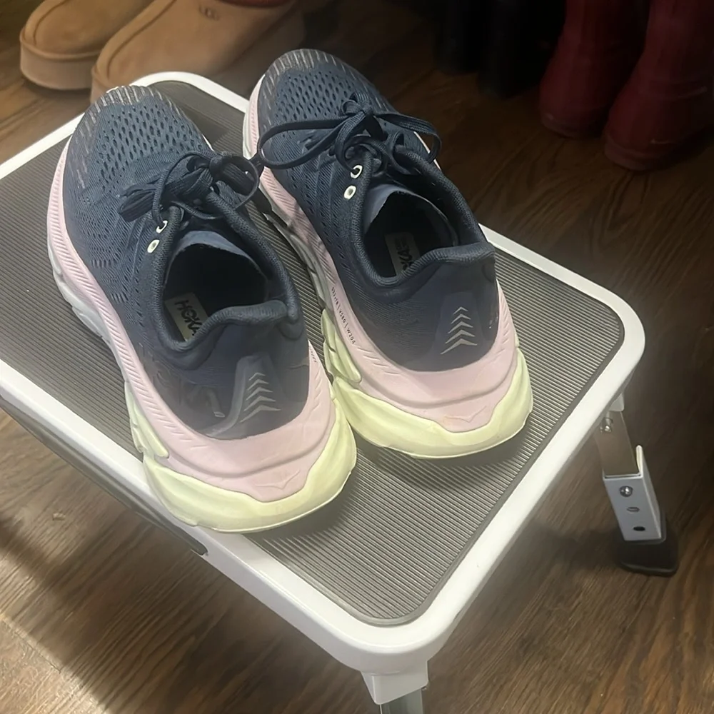 Women’s Hoka One Clifton Edge - Picture 3 of 6